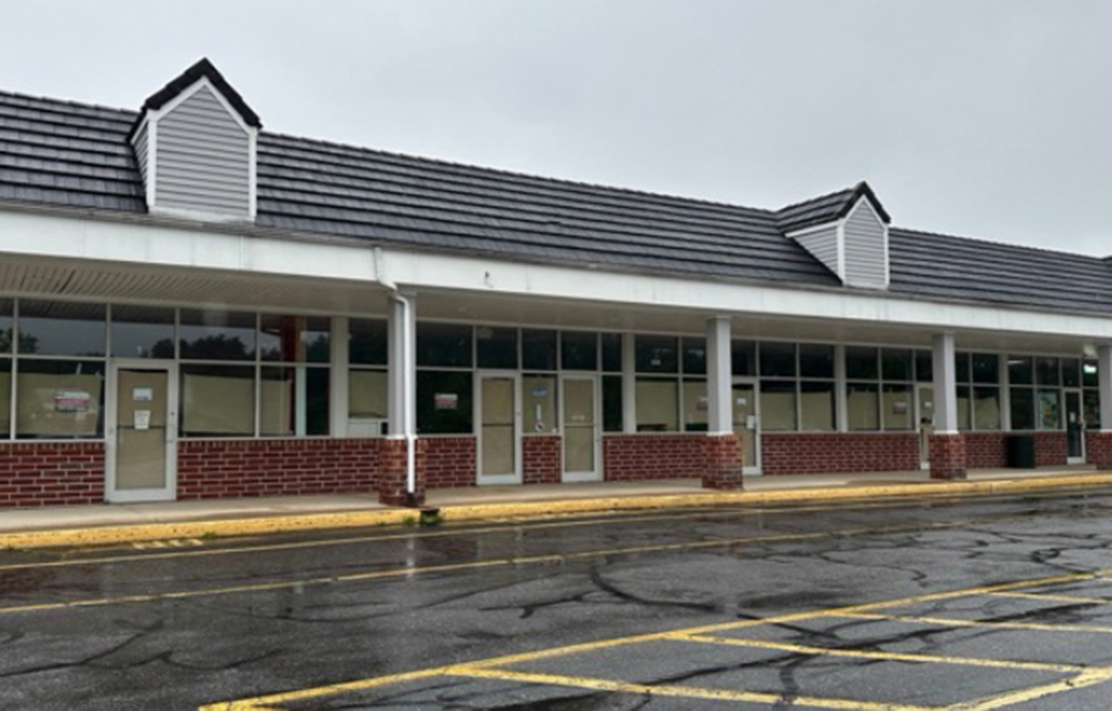 Niles-Simmons and Norwood of NAI Norwood Group lease 1,033 s/f to Bark & Brush Grooming